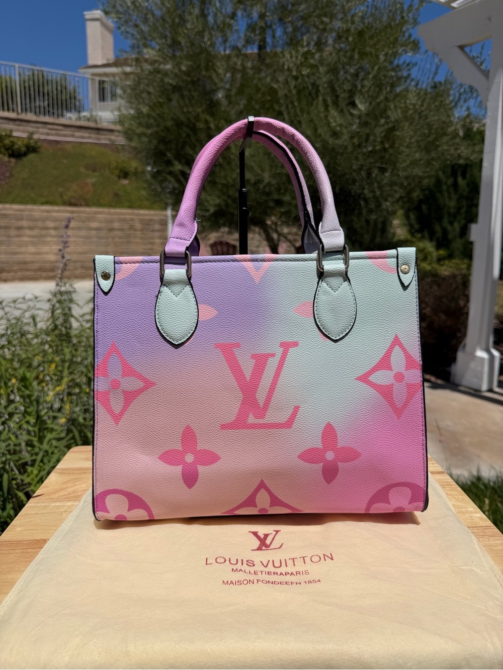 Gradient Monogram Bag - Picture 4 of 12